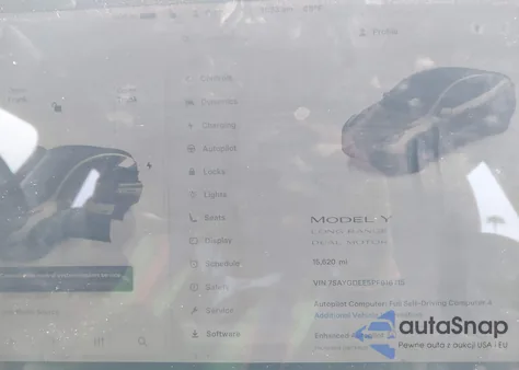 2023 Tesla Model Y Awd/Long Range Dual Motor All-Wheel Drive z USA, uszkodzony, nr VIN 7SAYGDEE5PF916715